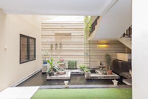 RedDoorz near Gubeng Station