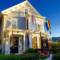 Queen Vic Guest House Provincetown Adults Only
