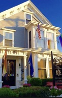 Queen Vic Guest House Provincetown Adults Only