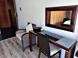 Mandalay Beach B & B