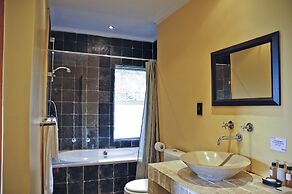 Mandalay Beach B & B