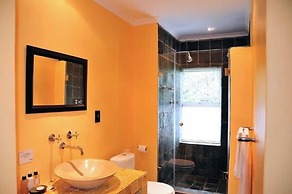 Mandalay Beach B & B