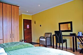 Mandalay Beach B & B