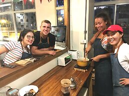 Oldmancaptain Hostel