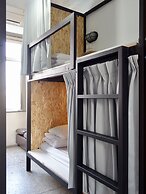 Oldmancaptain Hostel