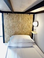 Oldmancaptain Hostel