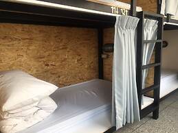 Oldmancaptain Hostel