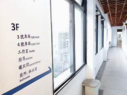 Oldmancaptain Hostel