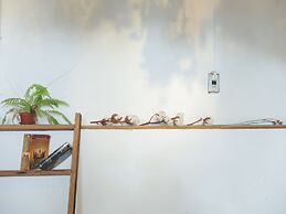 Oldmancaptain Hostel