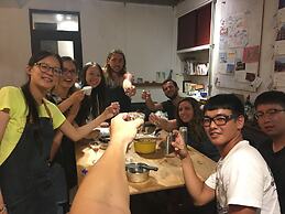 Oldmancaptain Hostel