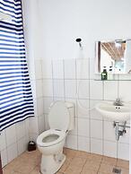 Oldmancaptain Hostel