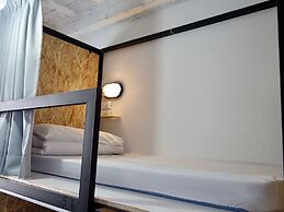 Oldmancaptain Hostel