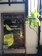 Oldmancaptain Hostel