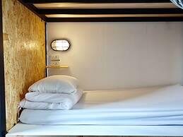 Oldmancaptain Hostel