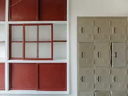 Oldmancaptain Hostel