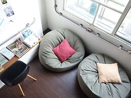 Oldmancaptain Hostel