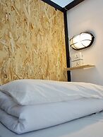 Oldmancaptain Hostel