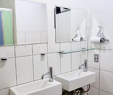 Oldmancaptain Hostel