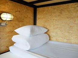 Oldmancaptain Hostel