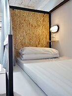 Oldmancaptain Hostel