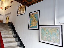 Oldmancaptain Hostel