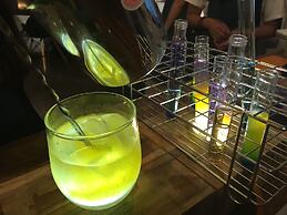 Oldmancaptain Hostel