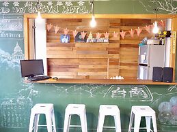 Oldmancaptain Hostel