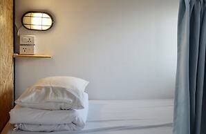 Oldmancaptain Hostel