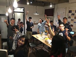 Oldmancaptain Hostel