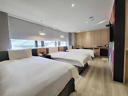 CHECK inn Taichung Wenxin Zhongqing