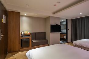 CHECK inn Taichung Wenxin Zhongqing