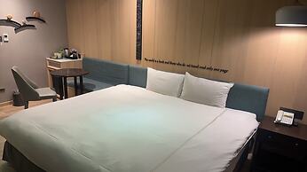 CHECK inn Taichung Wenxin Zhongqing