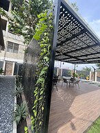 Traveller's Palm Court