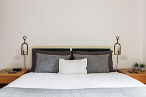 Home At Hotel - Ampola