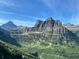 The Reclusive Moose Cabins