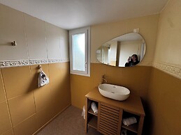 Adishatz Motel