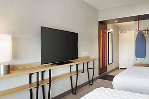 Tru by Hilton Lancaster East