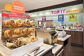 Tru by Hilton Lancaster East