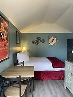 Lamplighter Cabins & Suites