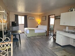 Lamplighter Cabins & Suites