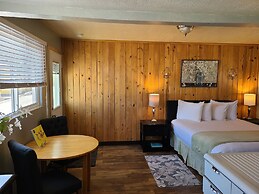 Lamplighter Cabins & Suites