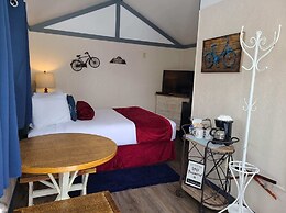 Lamplighter Cabins & Suites