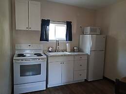 Lamplighter Cabins & Suites