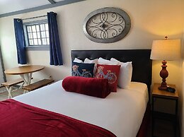 Lamplighter Cabins & Suites