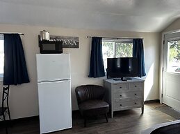 Lamplighter Cabins & Suites