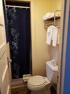 Lamplighter Cabins & Suites