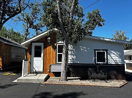 Lamplighter Cabins & Suites