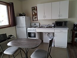 Lamplighter Cabins & Suites