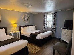 Lamplighter Cabins & Suites