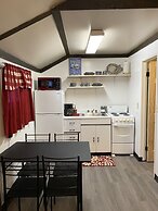 Lamplighter Cabins & Suites